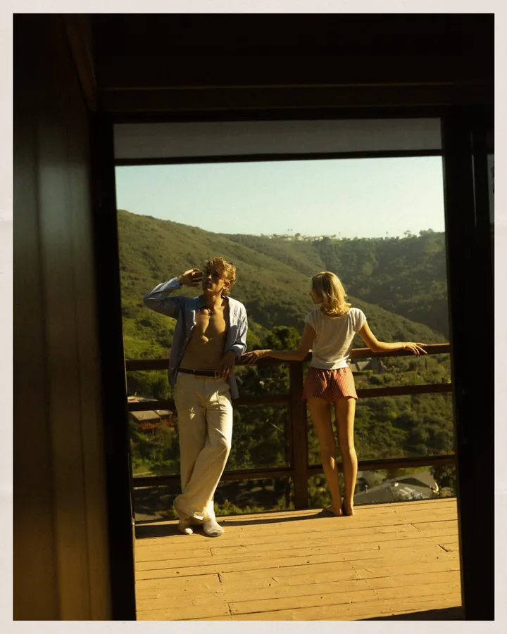 Cinematic Vintage Romance Seamless Panoramic Instagram Carousel Post Template — slide 1